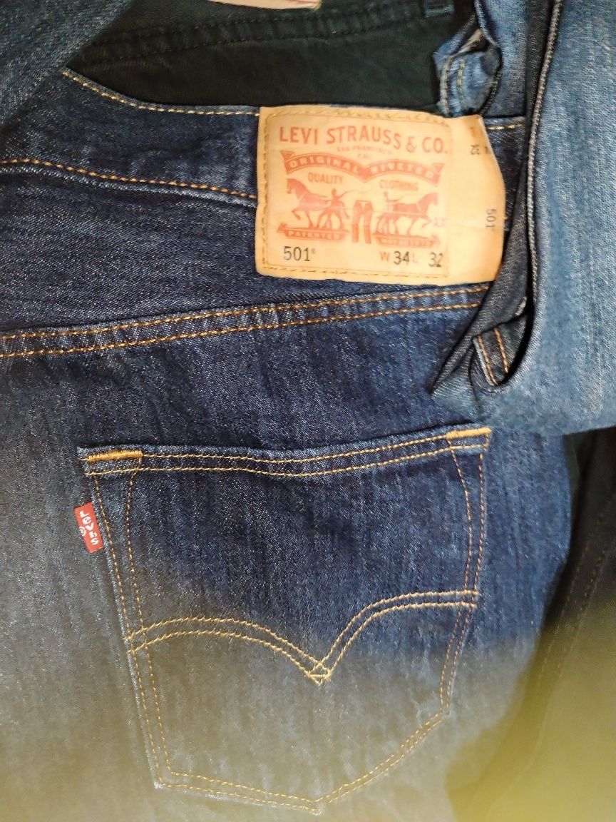 Vând blugi Levi's 501