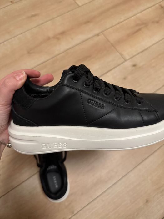Adidasi Guess marimea 39