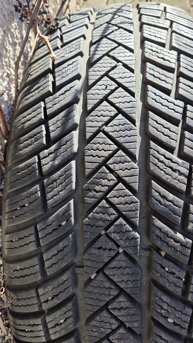 De vânzare 225/60R18  iarnă