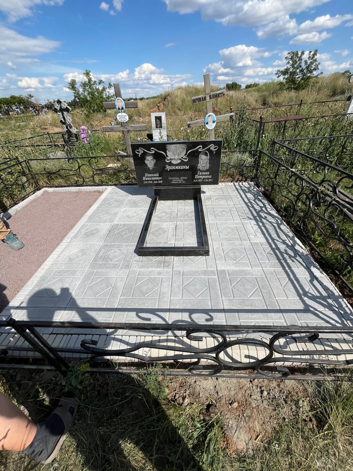 Установка памятников, оградок, облагораживание