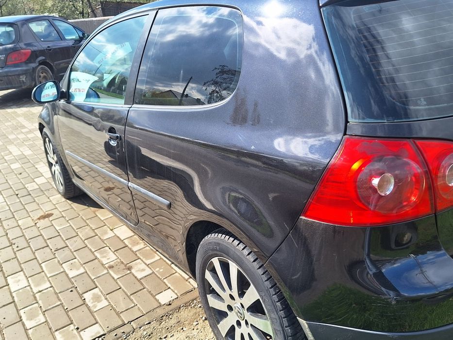 Vând golf 5 an 2006