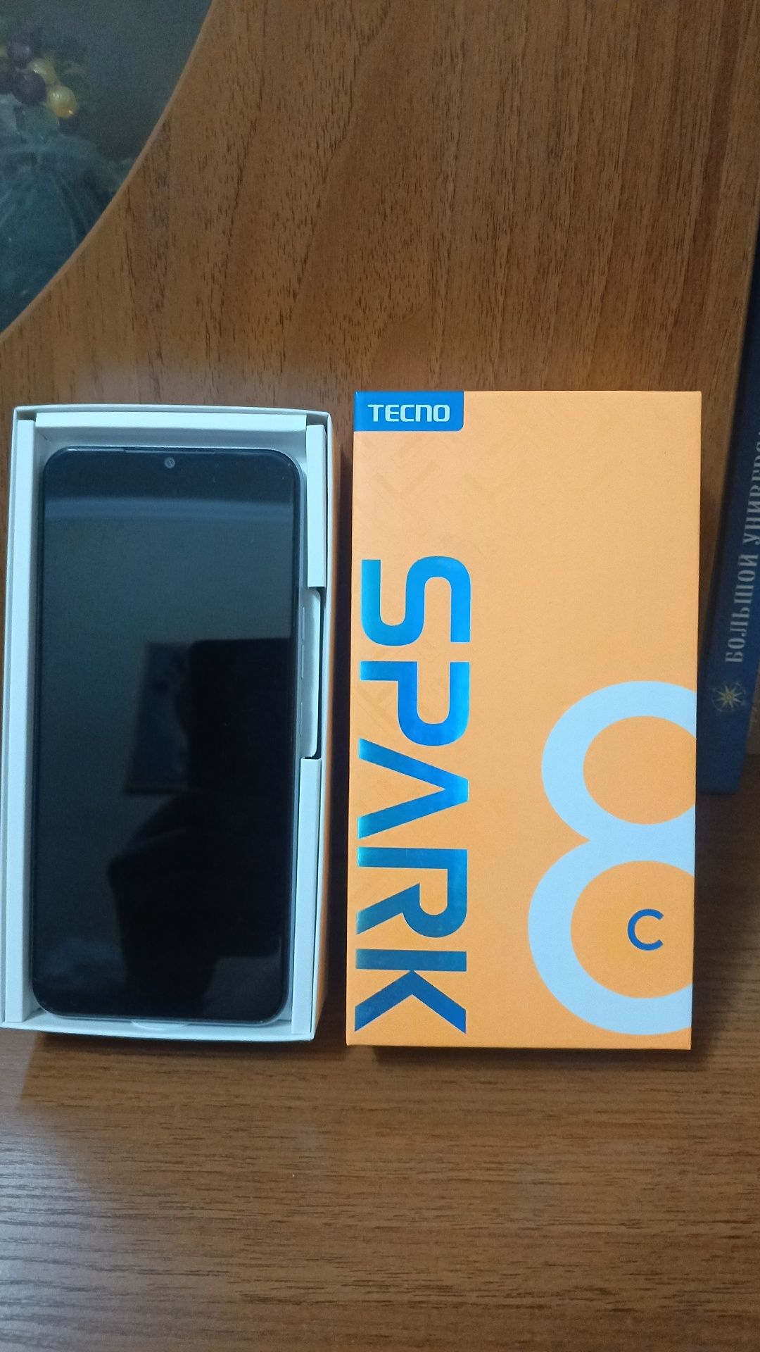 Смартфон Tecno Spark 8c. В отличном состоянии. Б.у