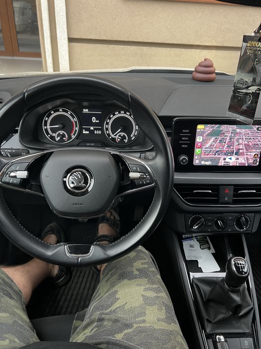Vand skoda kamiq, an 2022,km66000, motor 1,0 benz,pret 14700.