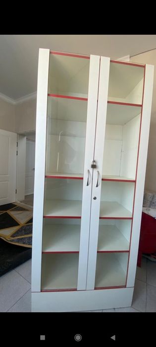 Продам шкаф-витрину в хорошем состоянии