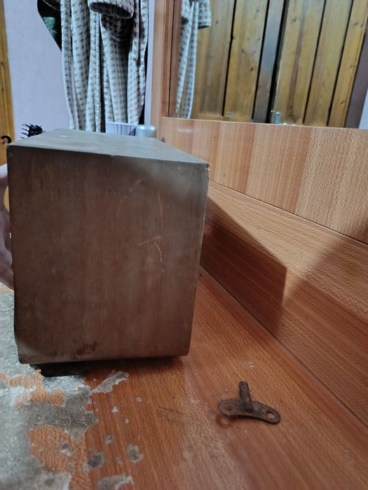 Антикварные часы работает