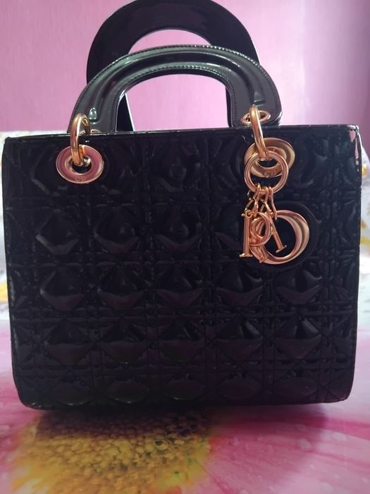 Дамска чанта черен лак