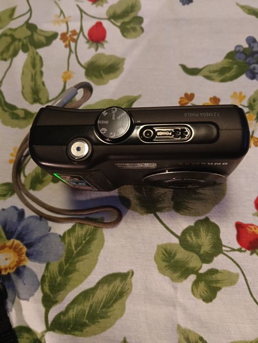 Фотоапарат Samsung D75  7.2 MP