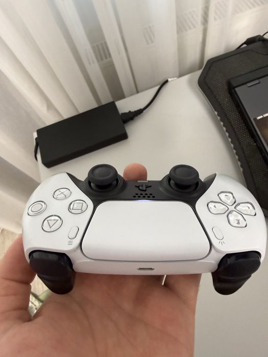 Maneta Controller PS 5 imbunatatit venit de la PS5 Pro (Playstation 5)
