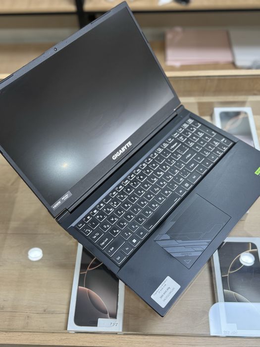 Gigabyte G5 RTX4050 i7 SSD 1TB