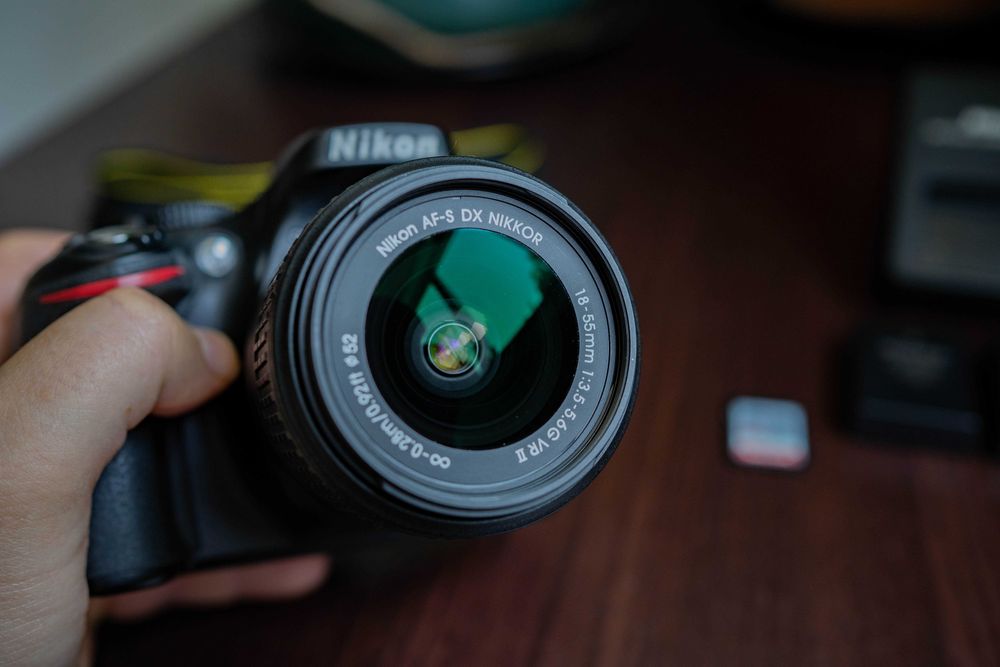 Nikon D5200 – stare excelenta, 2 baterii + card 64GB