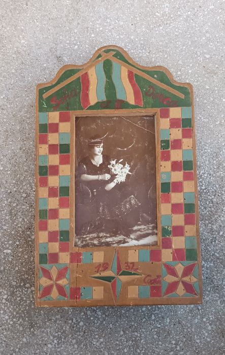 Rama veche din lemn,  1932