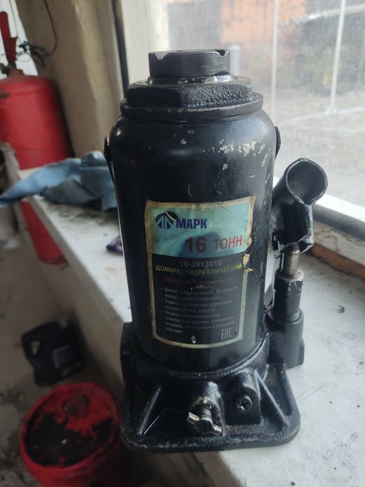 Домкрат 16тонн,Новый