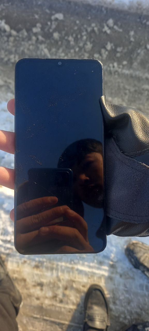 samsung A04s holati yaxshi faqat srochna sotiladi