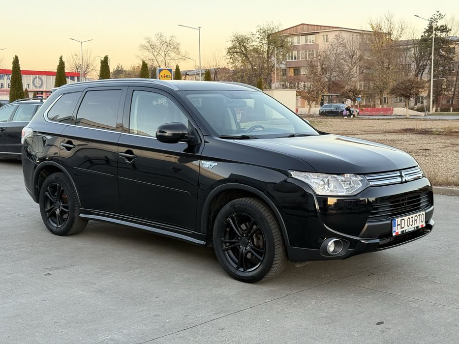 Mitsubishi Outlander 2 • PHEV • Plug-in-hybrid • An2015
