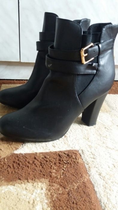 Botine din piele