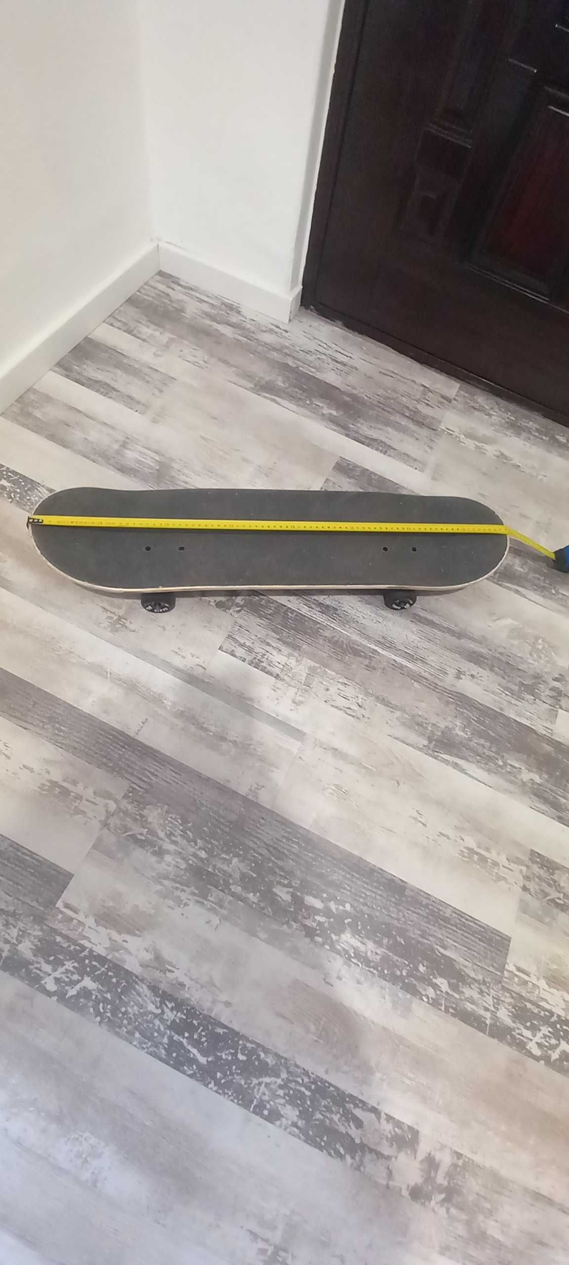 Skateboard  copii ,marca dechatlon, in stare buna.