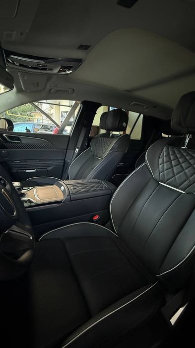 Hongqi E-HS9 Flagship