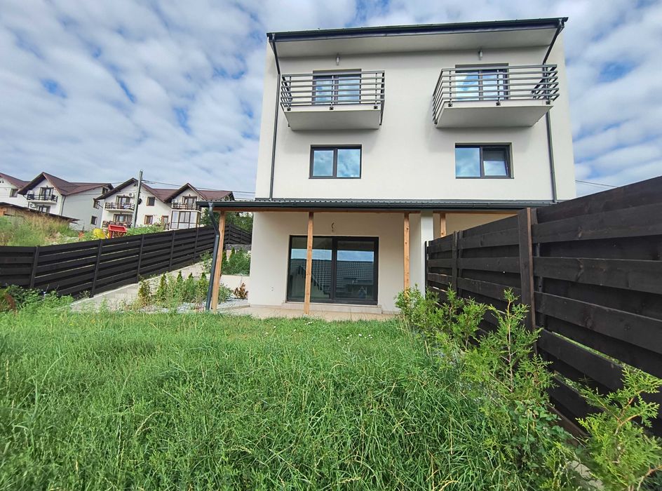 Vila tip duplex, Demisol + Parter + Etaj, Iasi - Hlincea