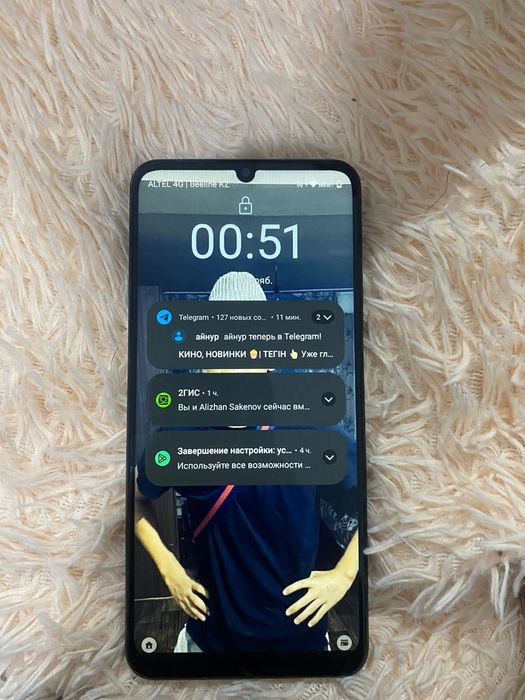 Продаю два телефона