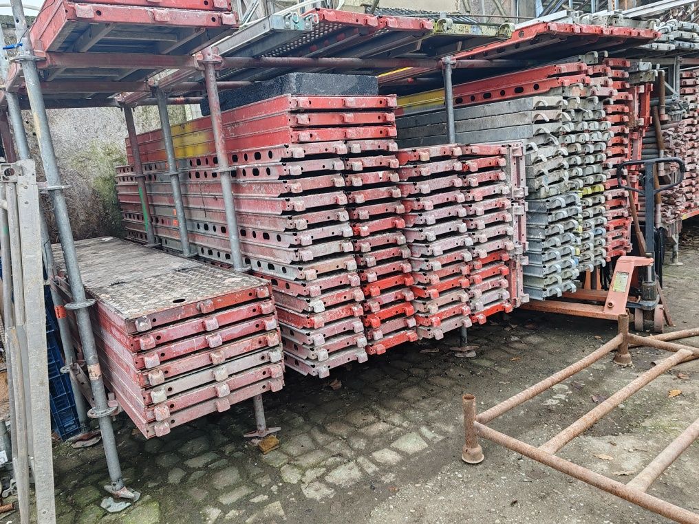 Schela multidirectionala layher preț începând de la 7 € piesa!