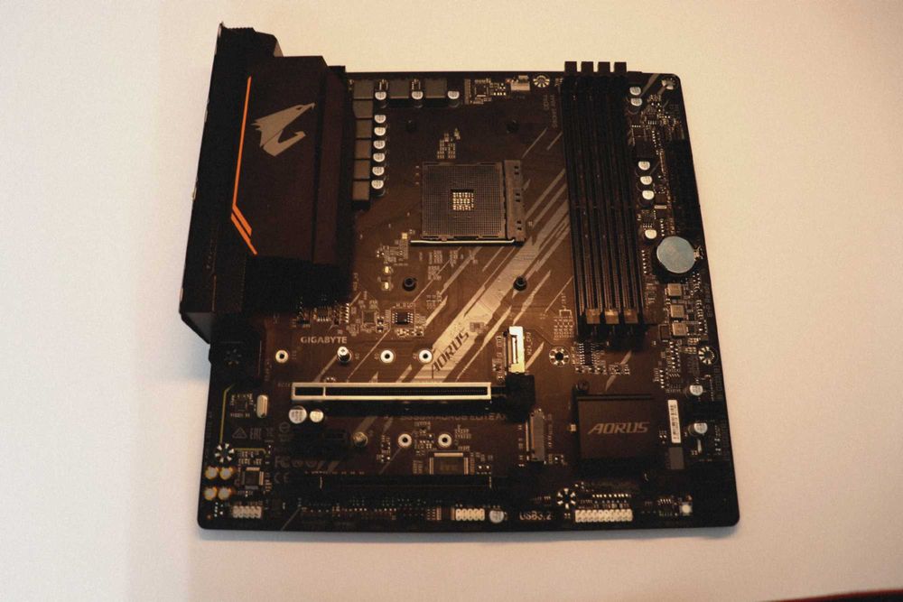 Placă de bază Gigabyte B550M ELITE AX – WiFi 6 (garantie 3 ani)