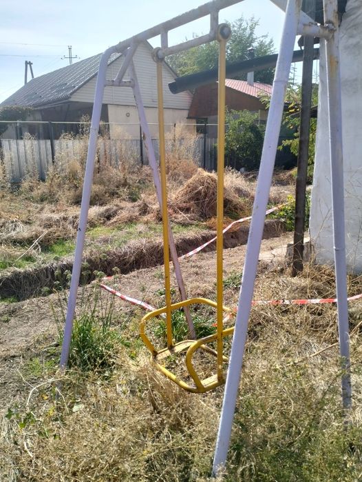 Продам качелю железную Срочно