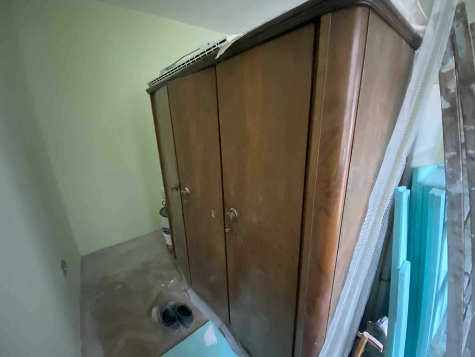 Дървен трикрилен гардероб - 185/175