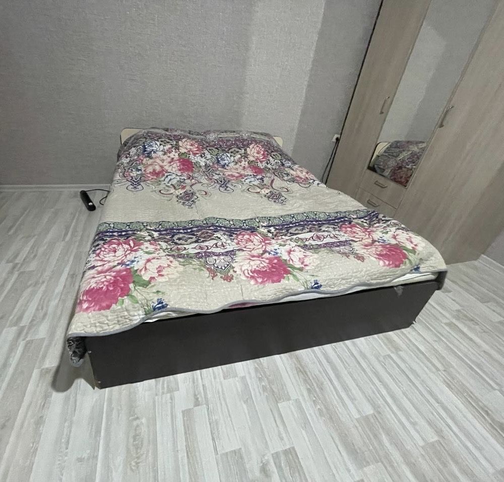 Кровать в спальню