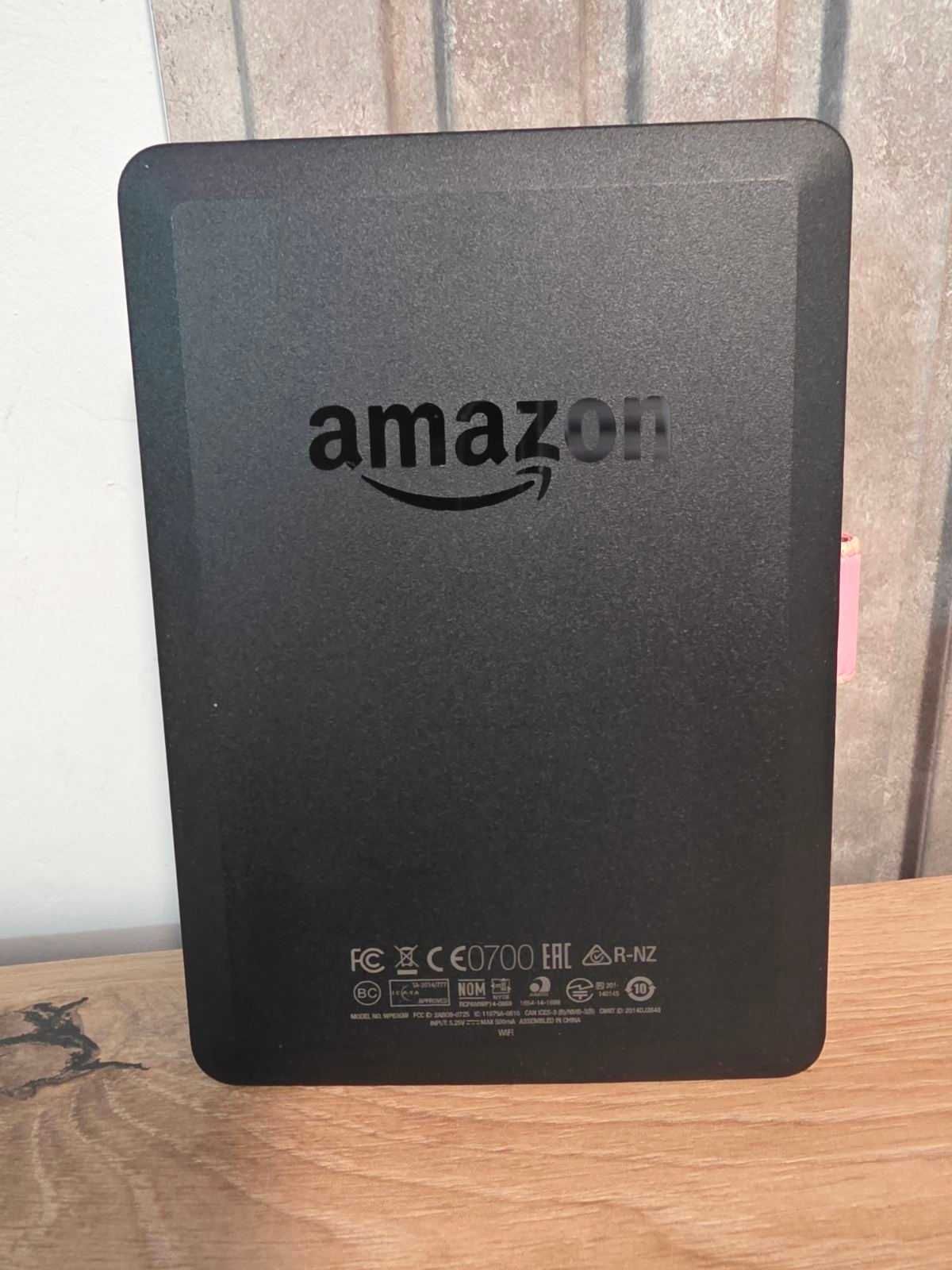 Kindle Glare 6 WiFi, 7th Gen, Черен + Калъф