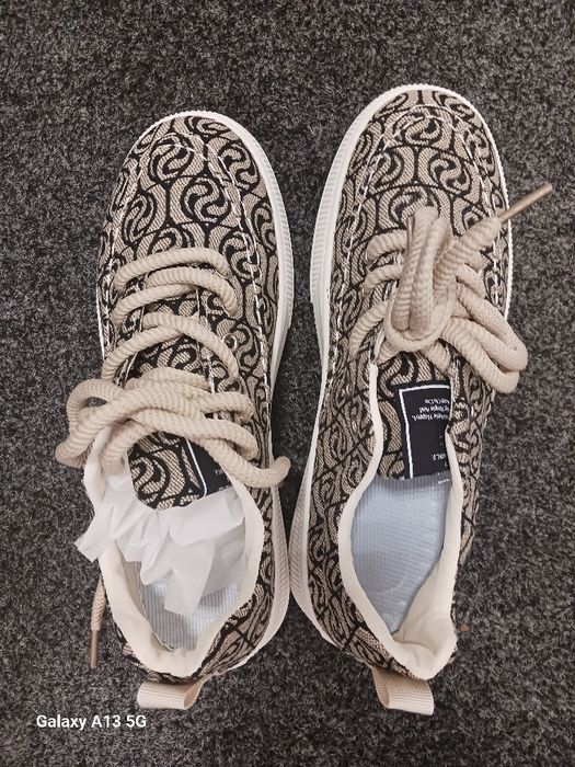 Vand sneakersi barbatesti, marimea 42, noi nouti