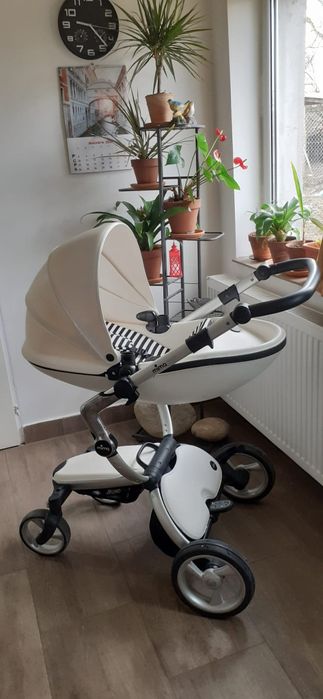 Carucior mima xari alb negru