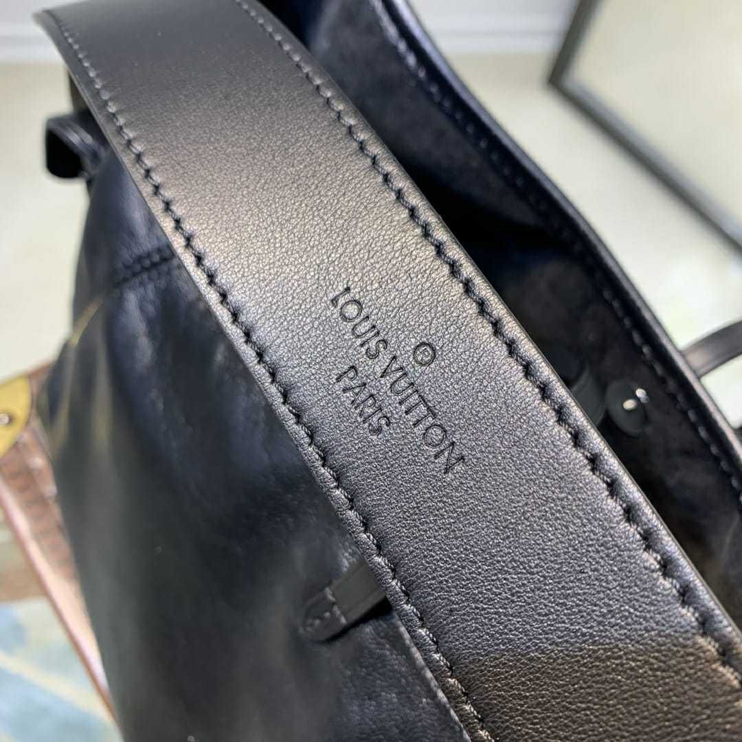 Geanta Louis Vuitton marimea 32 cm