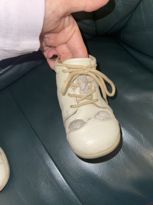 Ghete scurte de piele ( nu sunt imblaniti ) marca Arianna