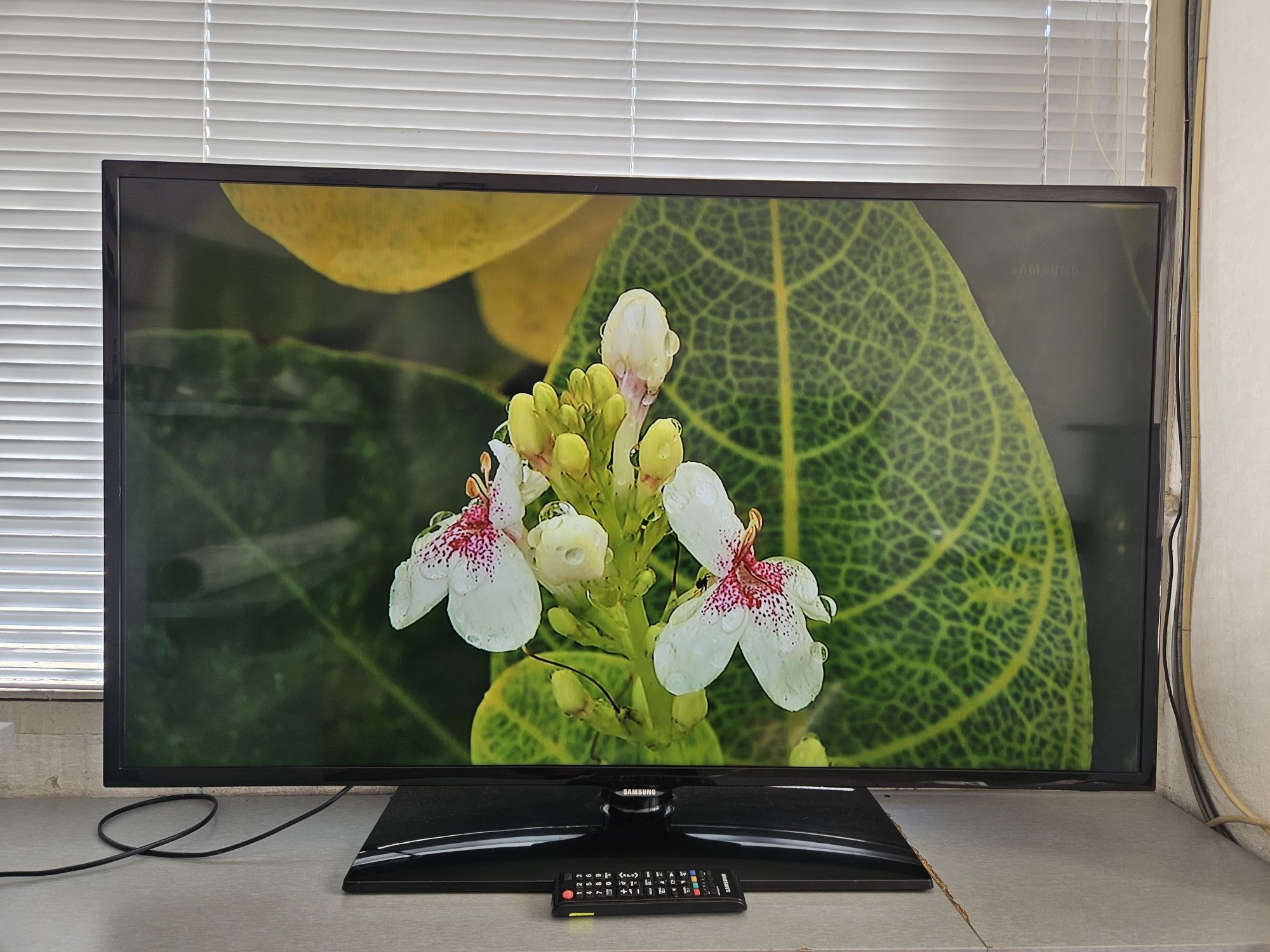 Телевизор Samsung UE46F5000aw