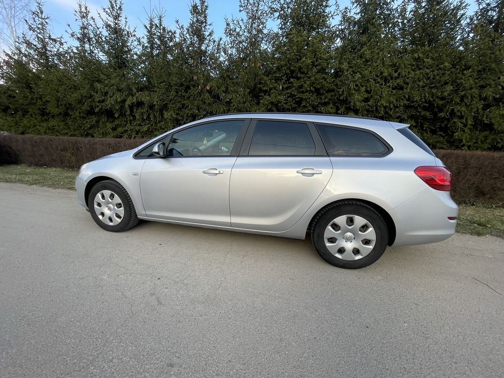 Opel astra j     17 cdti