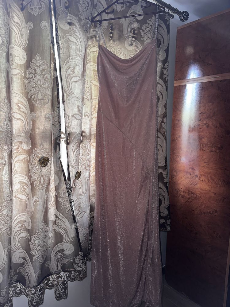 Rochie Trendyol cu sclipici lunga