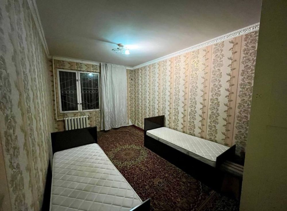 Чиланзар 8 2х комнатная 51м2 , 1й этаж под бизнес срочно продается!