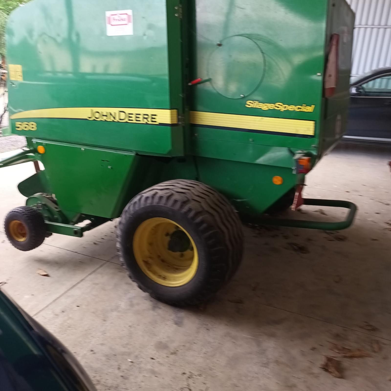 Vând presă de balotat rotunda john deere