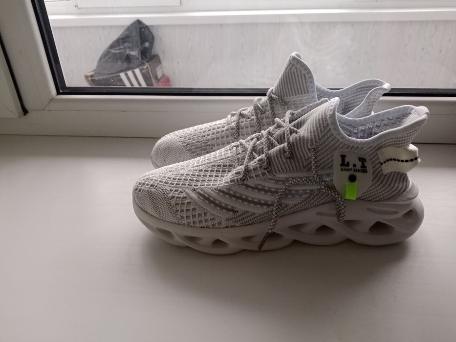 Кроссовки летние