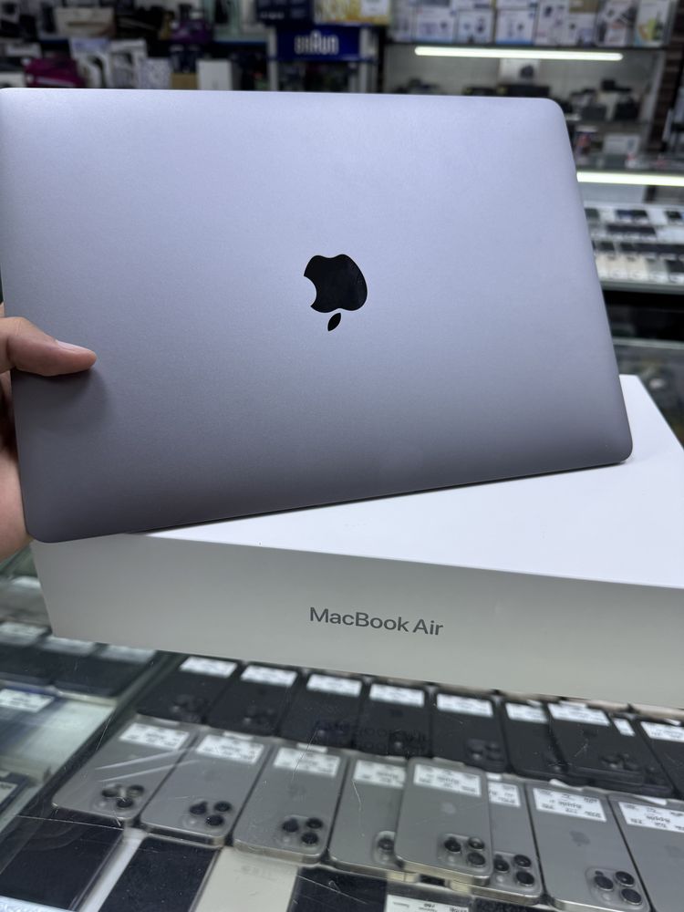 Macbook air M1 8/256 GB