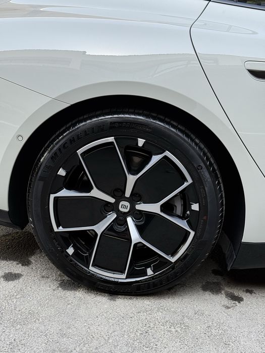 Xiaomi SU7 v nalichii