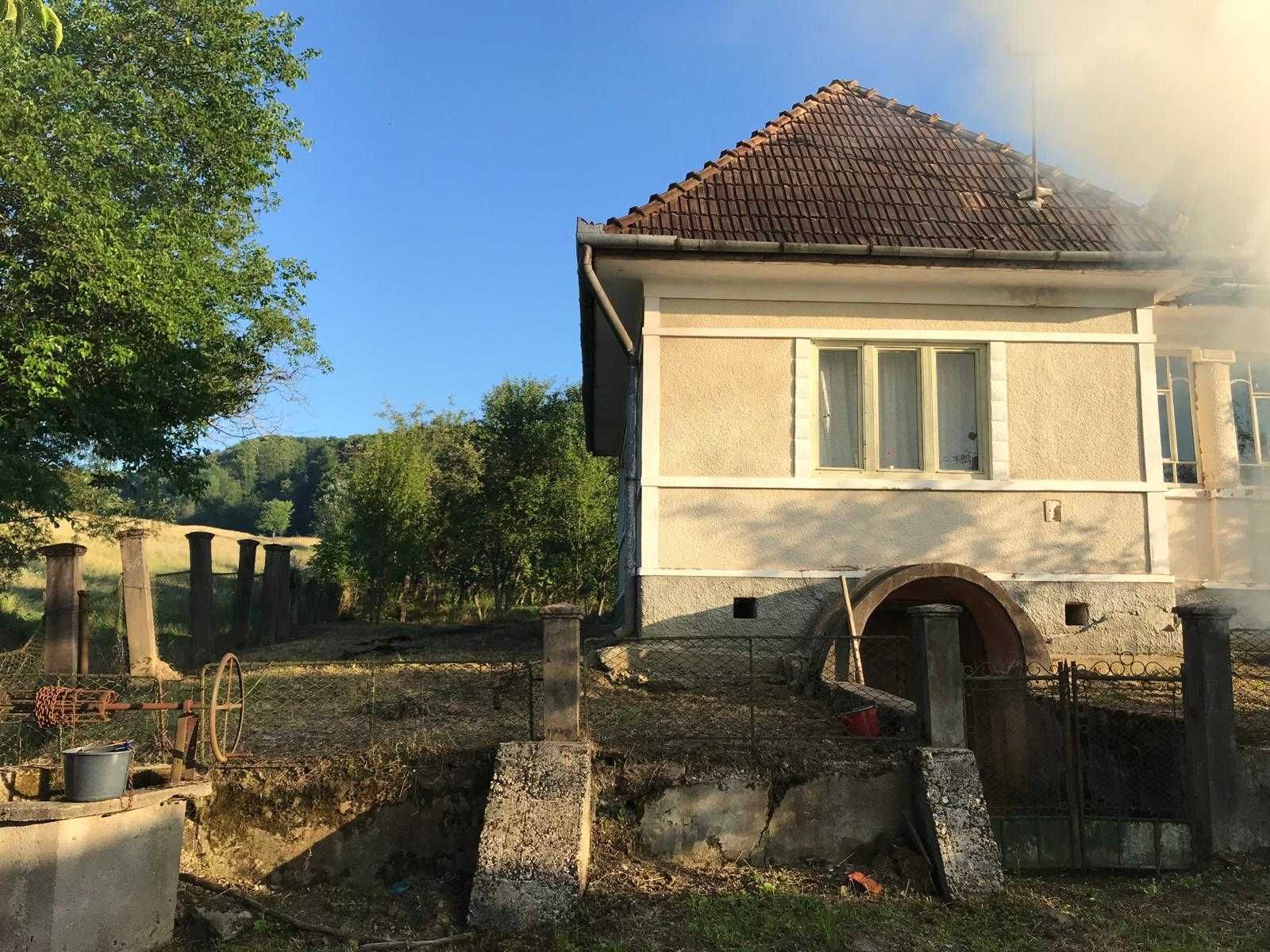 Vând casă în sat Șoimuș, județ Sălaj, teren 5800 mp