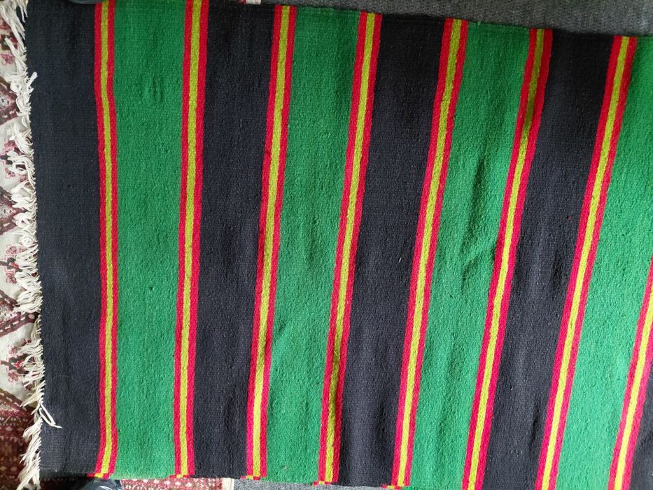 Covor din lână, culori superbe, lungime 3metri lățime 80cm.