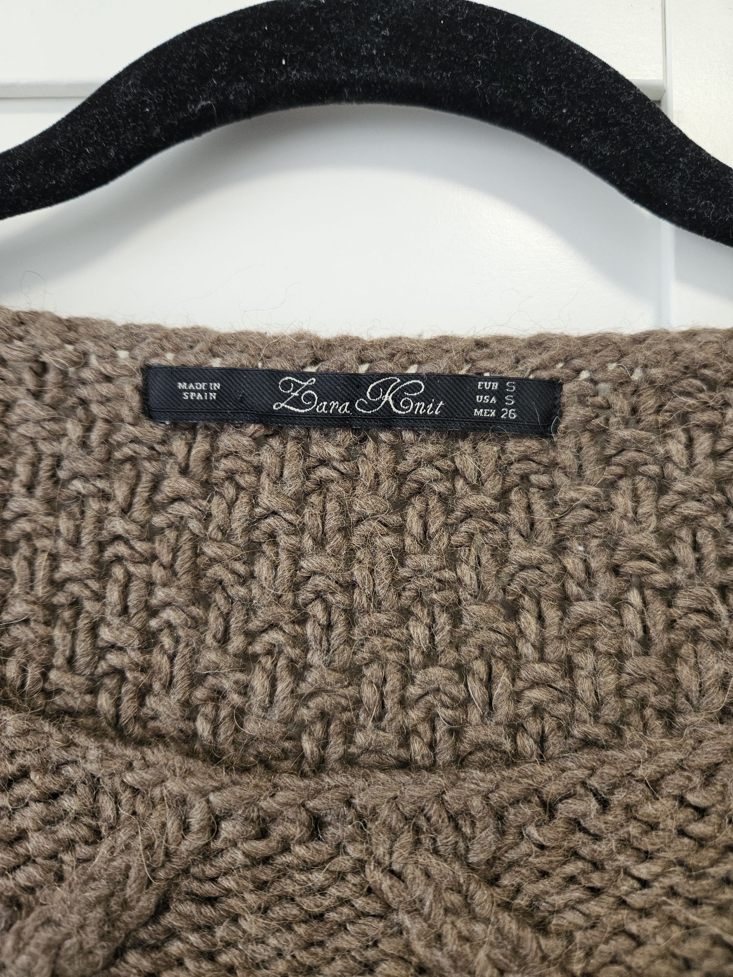Pulover tricotat
Zara knit
Marimea S
Stare impecabila 
60 lei
