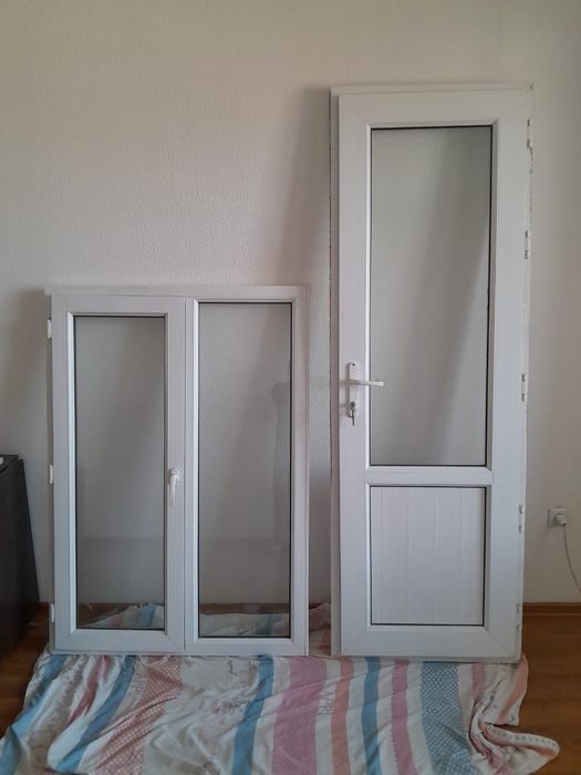 Продаётся пластиковые окна и дверь. Окна - 40 000. Дверь - 60 000