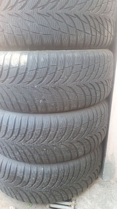 Anvelope iarna GOODYEAR 205 55 R16 în stare foarte buna