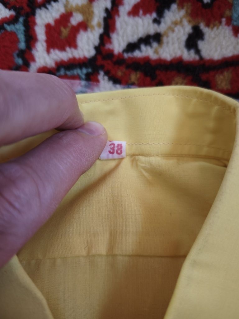 Продавам мъжки ризи.