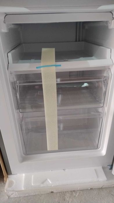 Комбиниран Хладилник с фризер диспенсър Grento-Гренто 180 см 260 литра