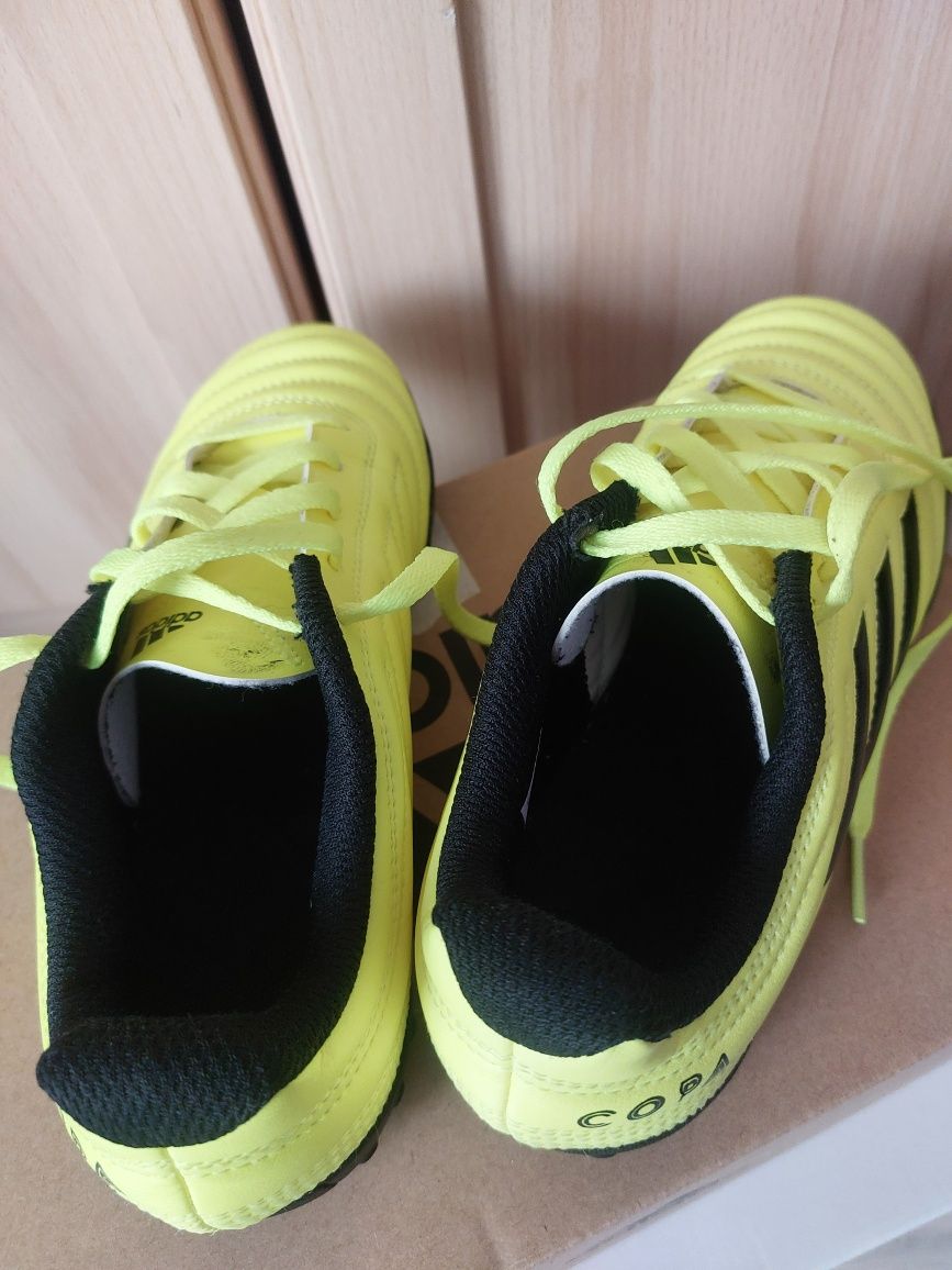 Футболни обувки adidas