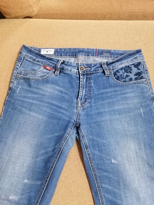 Комплект Дамски дънки и блуза Л размер, 10 лв